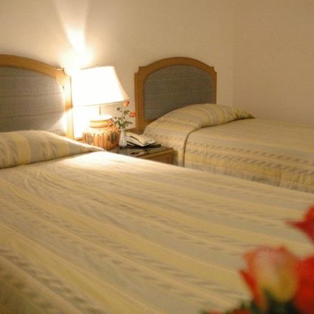 Down Town Inn, チエンマイ エクステリア 写真